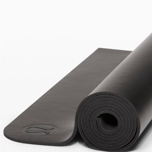 NWT Lululemon arise mat 5mm black (Minor scratches on mat. See pictures below.)
